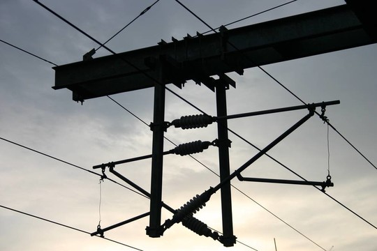 架空軌道電源