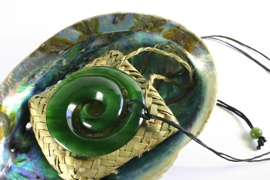 雕刻的Jade Pendant