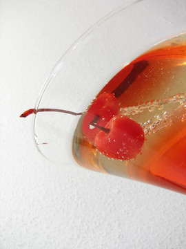 把紅色的飲料
