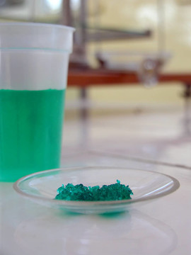 溶液和粉末