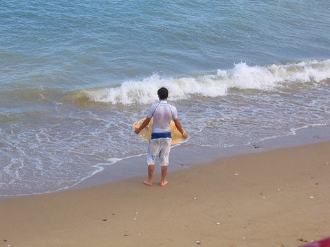 等待一個(gè)波浪