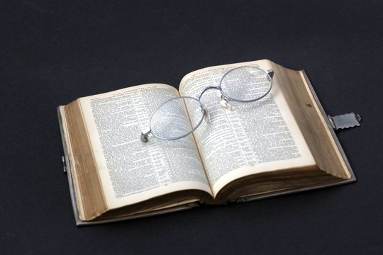 書和眼鏡