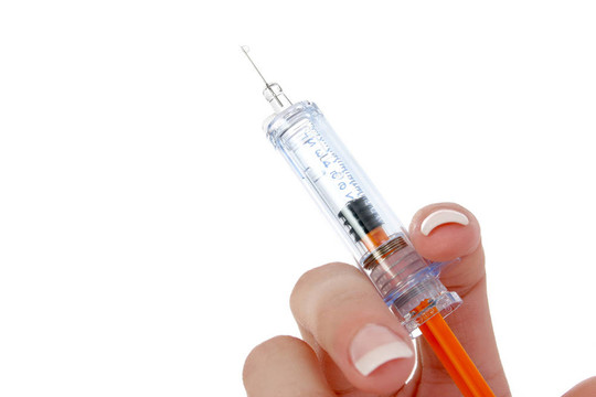 女人的手注射器