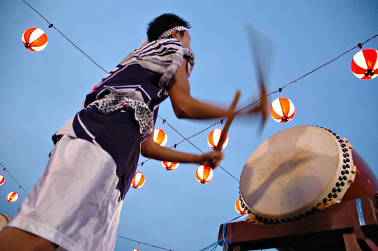 鼓手在運動模糊