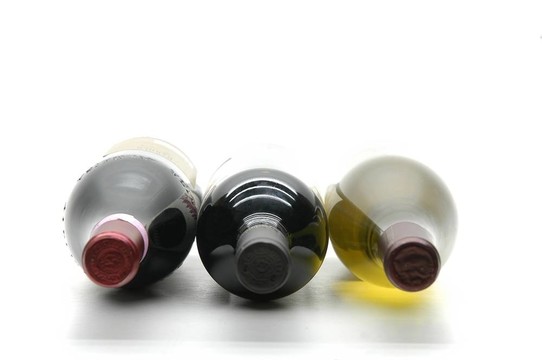 三瓶葡萄酒