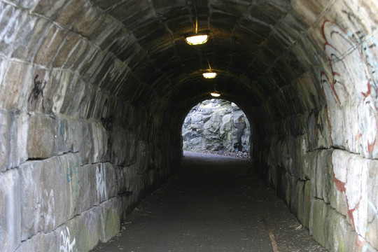 石隧道