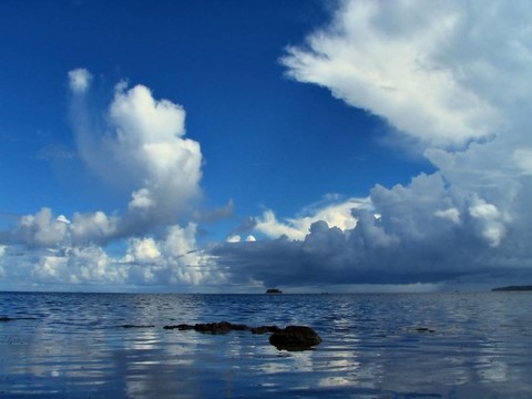 熱帶云過海