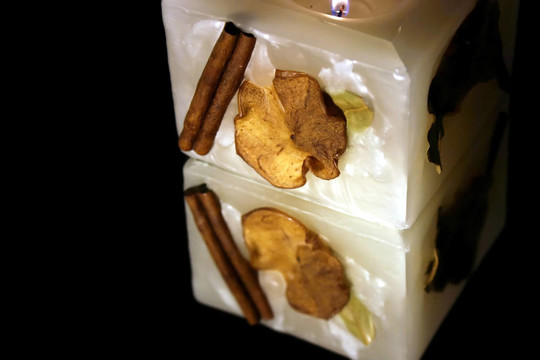 關(guān)閉肉桂棒圣誕蠟燭