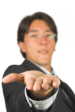 商人伸出援助之手