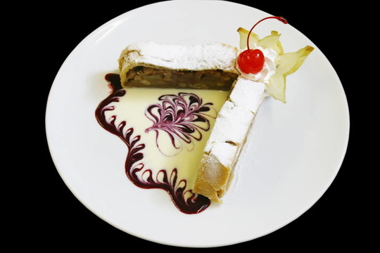 糕點(diǎn)櫻桃