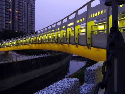 運(yùn)河橋上的夜晚