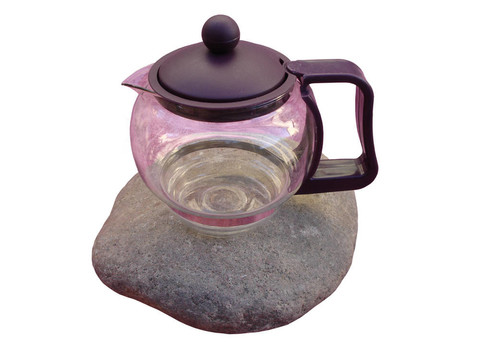 巖石上的茶壺