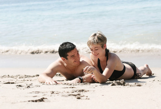 海灘上的夫婦
