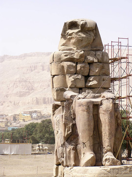 Memnon Colossi的雕像