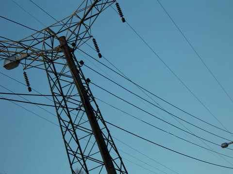 電源線。
