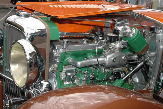 古董車發(fā)動機(jī)