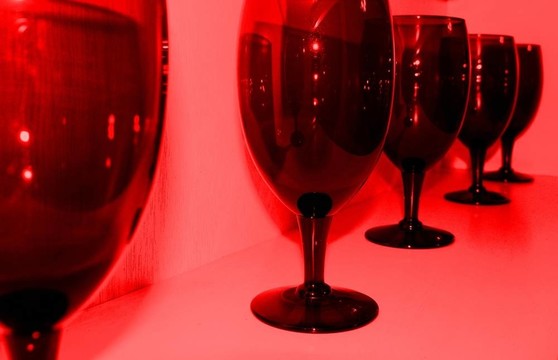 紅色葡萄酒杯