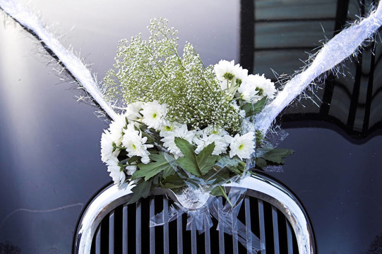 婚禮車上的花