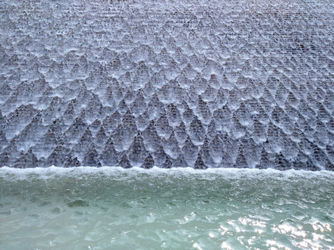 水