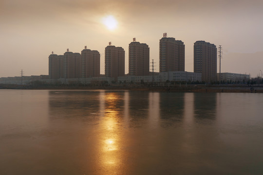 湖中倒影