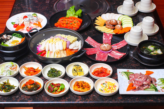 韓國(guó)烤肉套餐 烤肉一桌