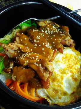 雞扒石鍋拌飯