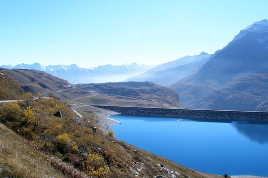 塞尼山湖