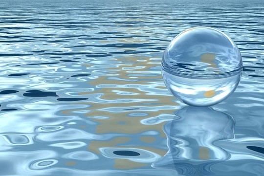 球在水上
