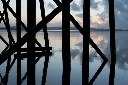 剪影；Pilings