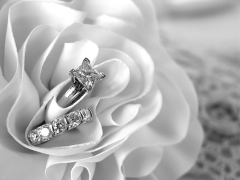 鉆石結(jié)婚戒指