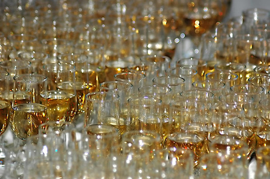 玻璃杯