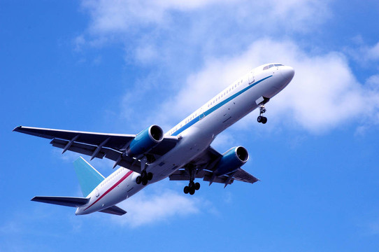 飛機經(jīng)過