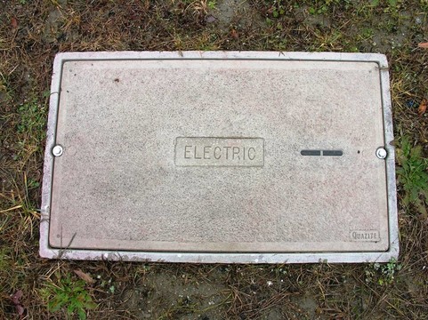 地下電