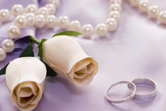 玫瑰和結(jié)婚戒指