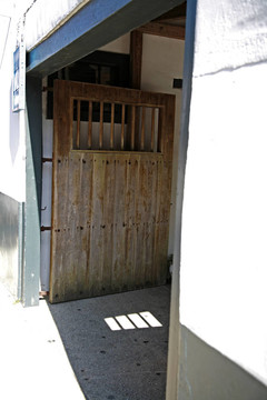門