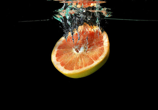 柚子掉進水