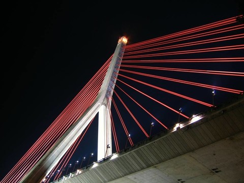 現(xiàn)代懸索橋