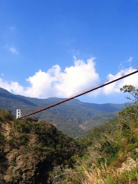 原始的懸索橋
