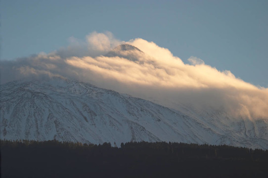 在泰德火山頂云