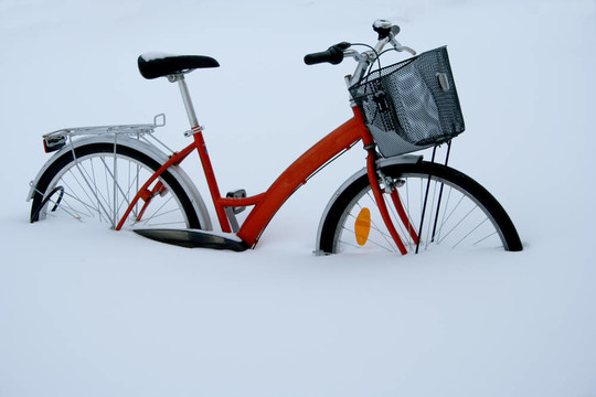 雪地里的自行車
