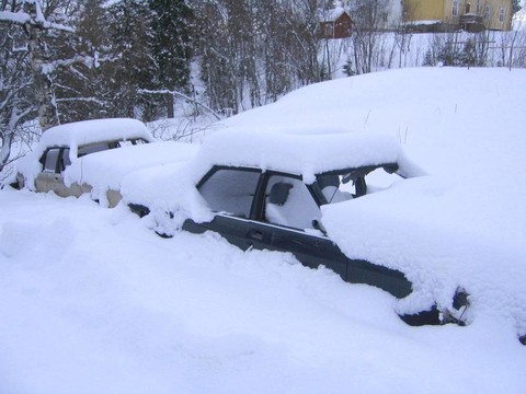 汽車在雪中