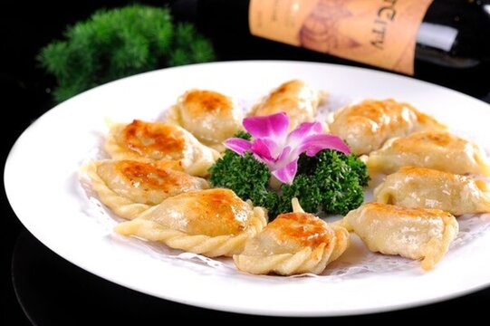 鹵肉鍋貼