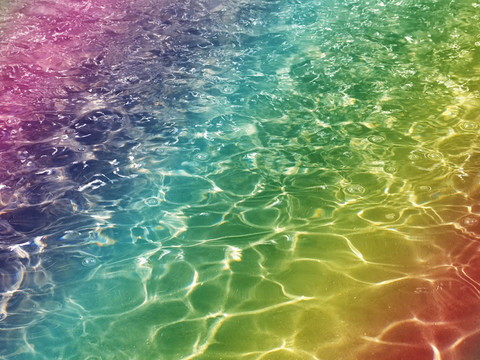 彩虹水