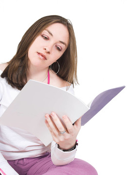讀一本書的女孩