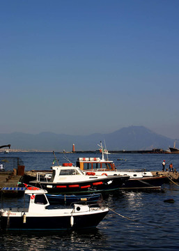 船在Naples