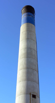 藍色；White和黑煙囪