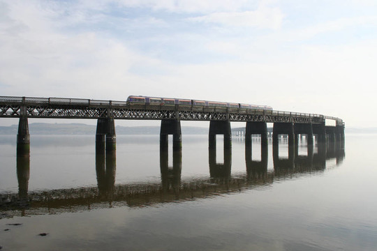 在泰橋列車