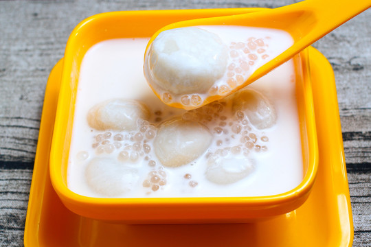 牛奶湯圓