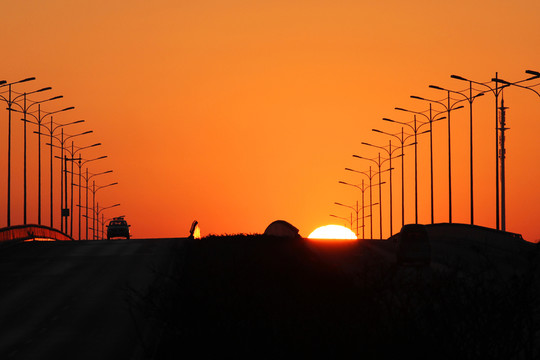 夕陽下的公路