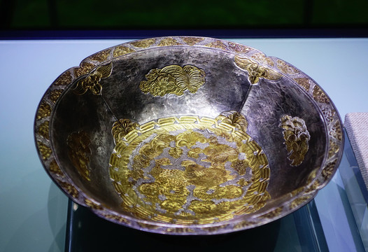 鴛鴦紋金花銀碗 唐代